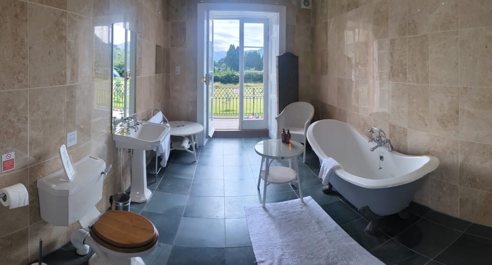 Honeymoon Suite, Balcony, Lake View (Placefell Suite) | Bathroom | Free toiletries, hair dryer, towels, soap