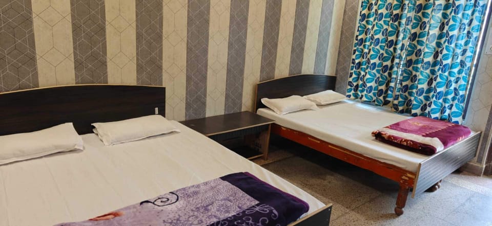 Triple Room | Free WiFi, bed sheets