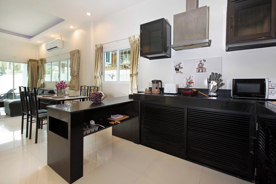 Family Villa, 2 Bedrooms, Pool View | Private kitchen | Toaster