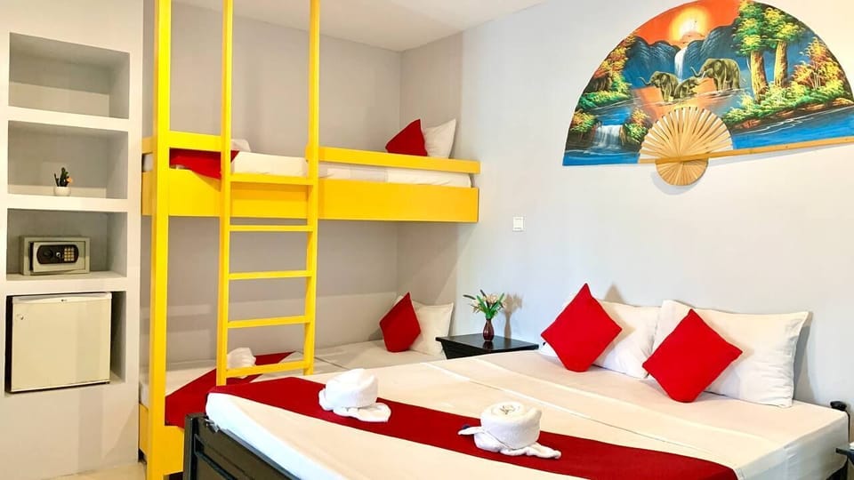 Standard Room | In-room safe, desk, free WiFi, bed sheets