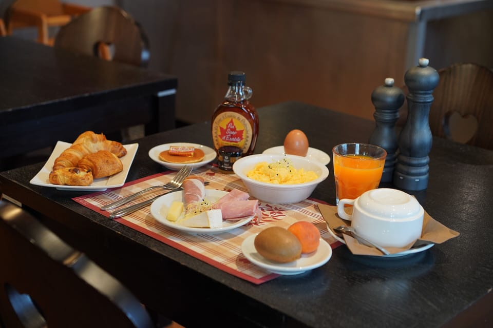 Free daily buffet breakfast