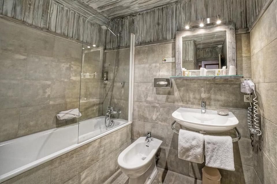 Triple Room, Non Smoking, Mountain View | Bathroom | Free toiletries, hair dryer, slippers, towels
