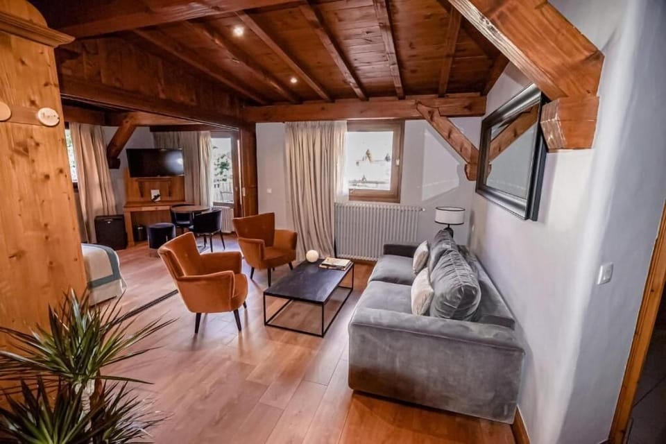 Suite, Terrace, Mountain View | Minibar, in-room safe, desk, soundproofing
