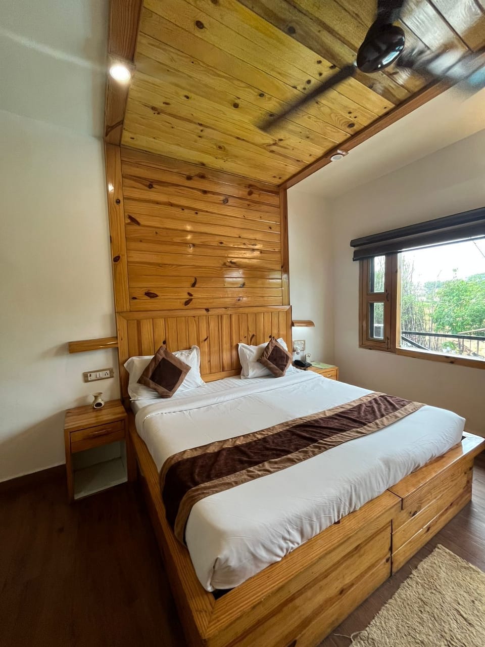 Deluxe Room | WiFi (free), bed sheets