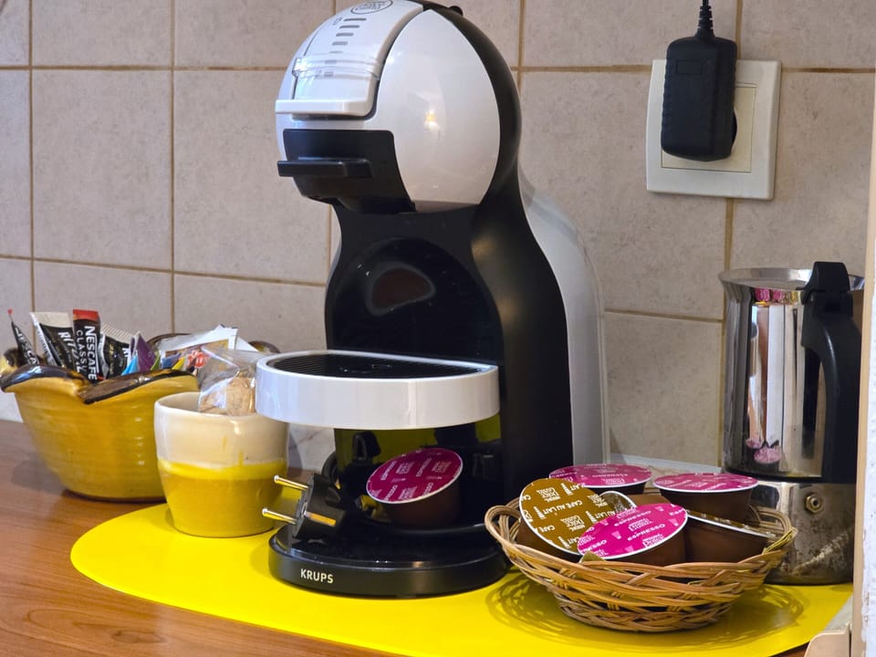 City Apartment, City View | Private kitchen | Electric kettle, toaster
