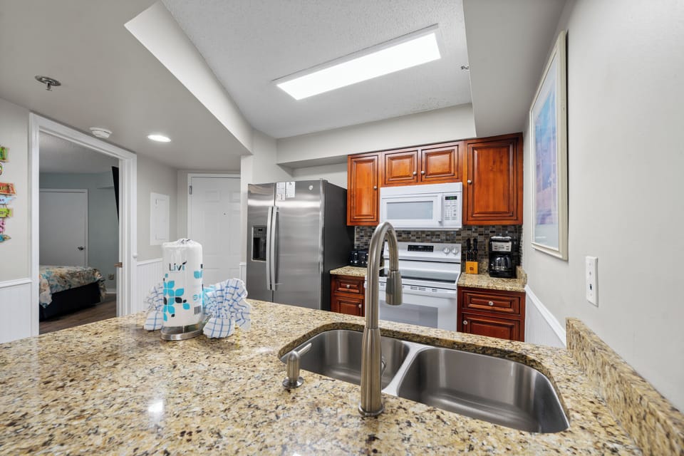 Signature Condo, 2 Bedrooms, Non Smoking, Kitchen | Private kitchen | Coffee/tea maker, electric kettle, toaster, blender