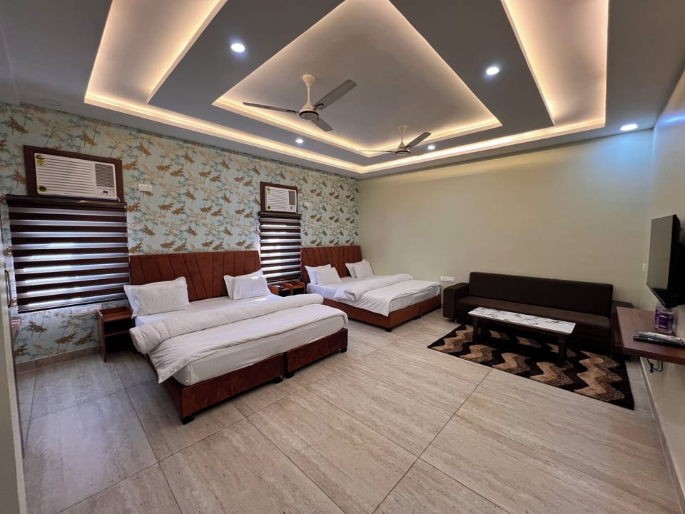 Luxury Studio Suite | Desk, free WiFi