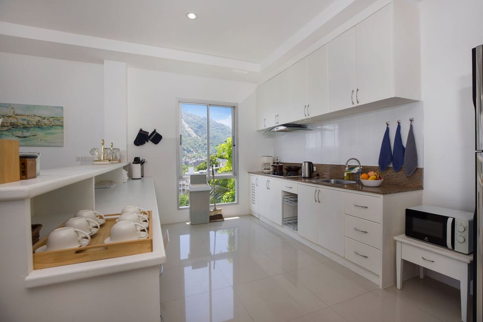 Design Apartment, 3 Bedrooms, Ocean View | Private kitchen | Electric kettle