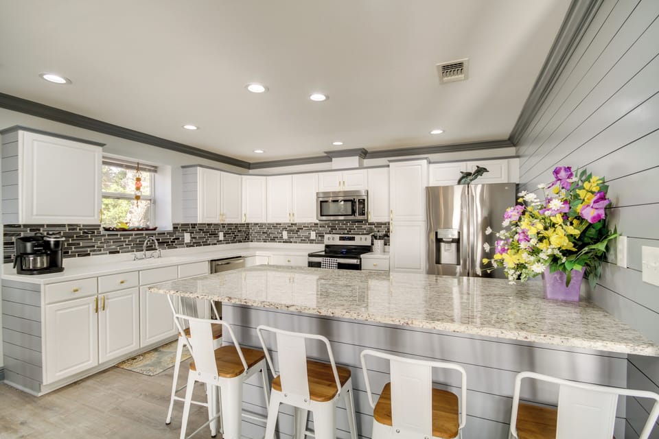 House (5 Bedrooms) | Interior