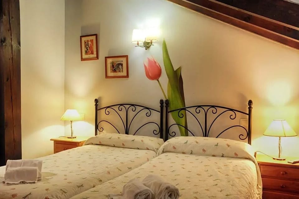 Double Room, Mountain View | Desk, free WiFi