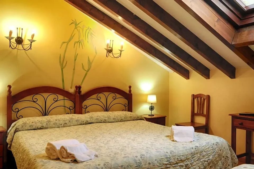 Double Room, Mountain View | Desk, free WiFi