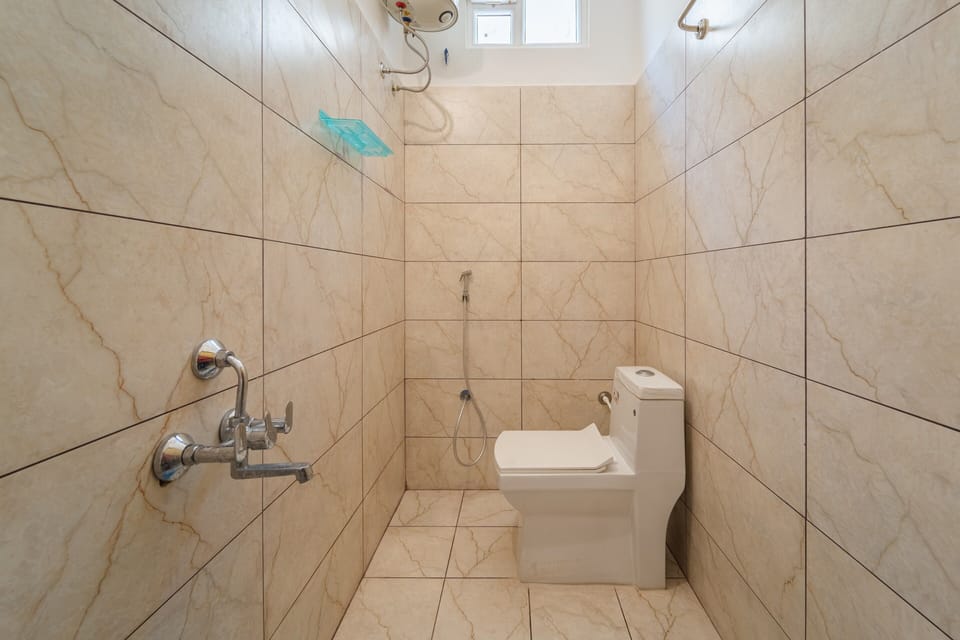 Deluxe Double Room, Balcony | Bathroom | Shower, towels, soap, shampoo