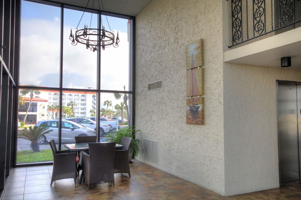 Condo, 2 Bedrooms | Dining