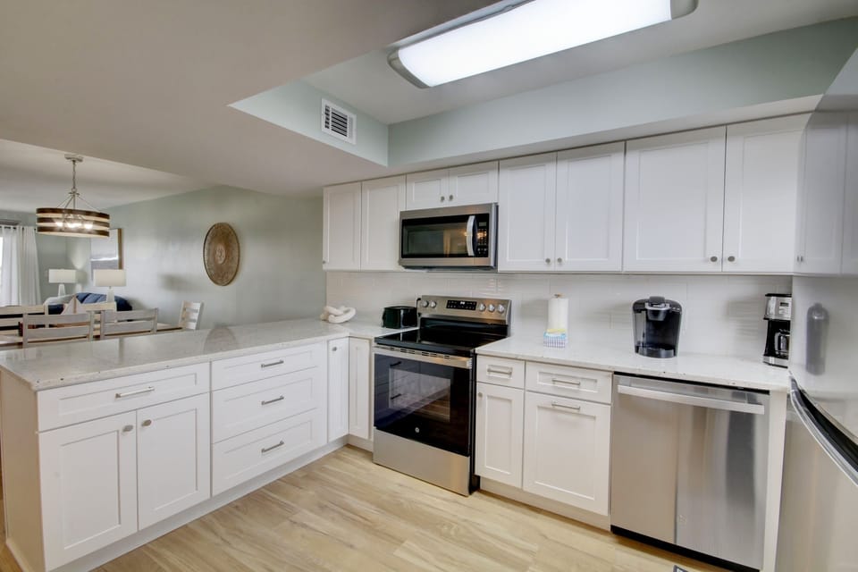 Condo, 2 Bedrooms | Private kitchen | Coffee/tea maker, fridge, oven, stovetop