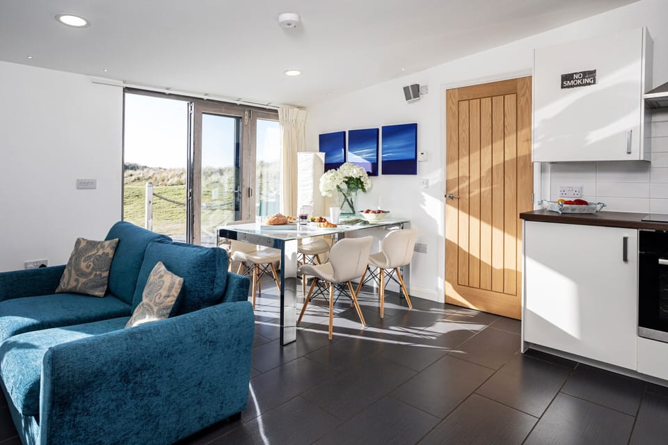 Cottage | Dining