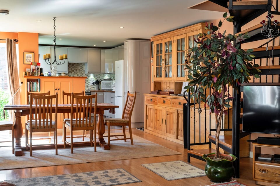 Cottage | Dining