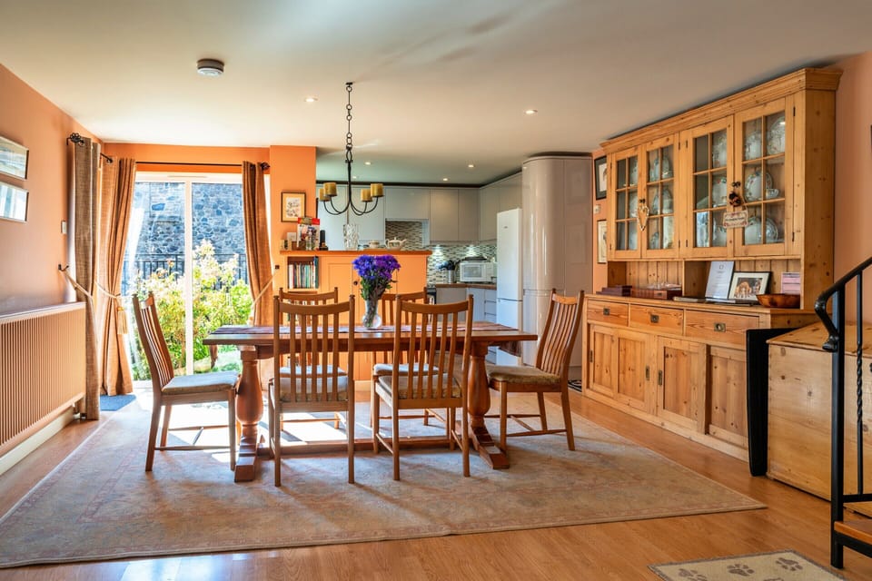 Cottage | Dining