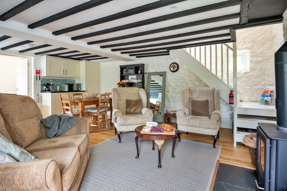 Cottage | Living area