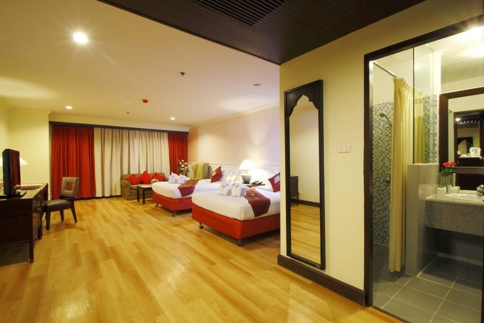 Deluxe Room | Minibar, desk, free WiFi