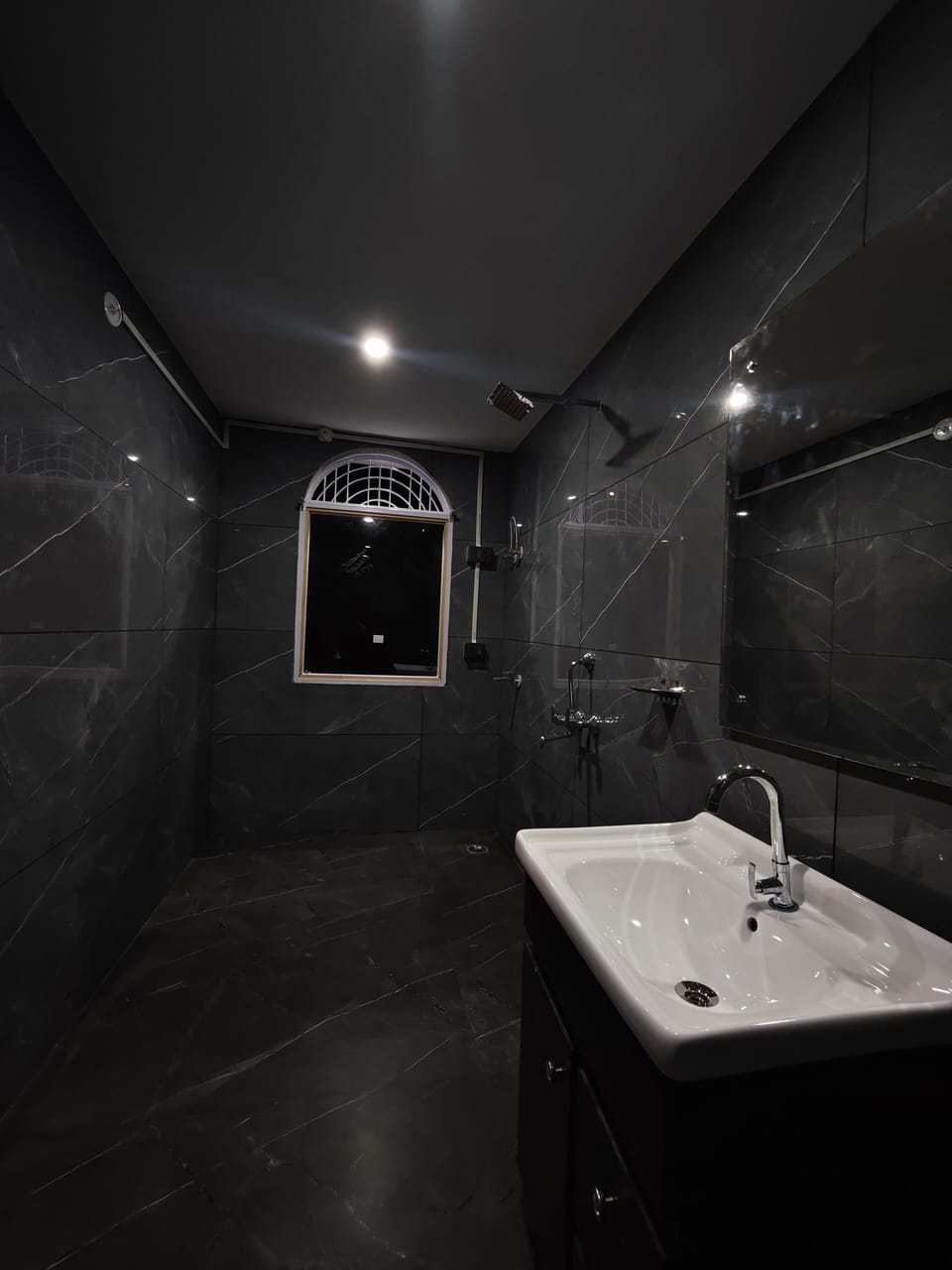 Family Duplex | Bathroom | Shower, towels, soap, shampoo