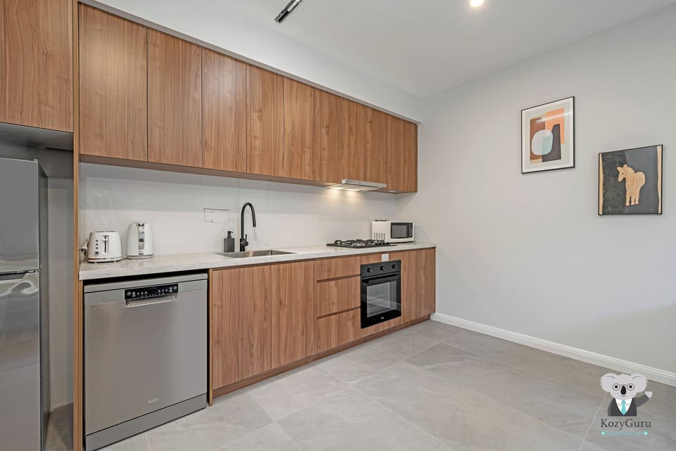 Apartment, 1 Queen Bed | Private kitchen