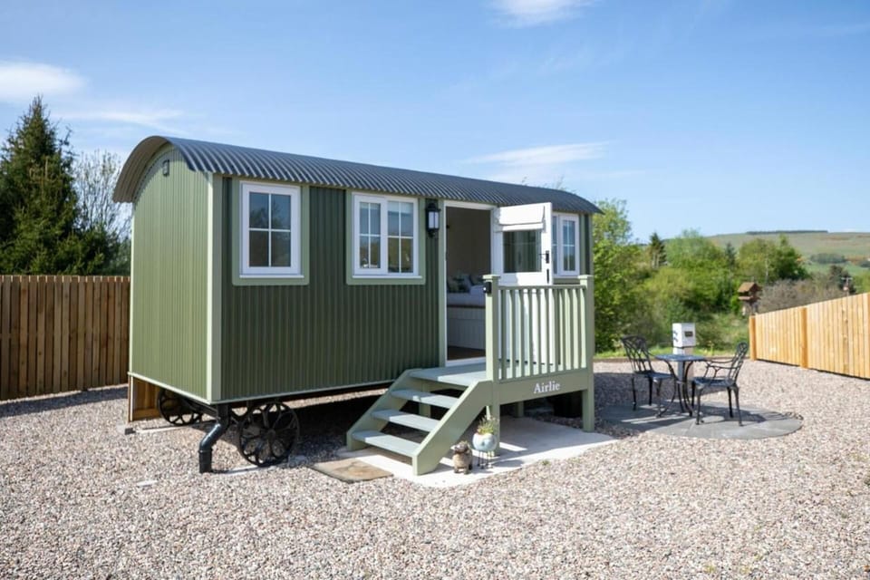 Cabin | Exterior