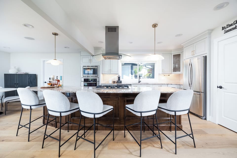 Superior Villa, Lake View | Shared kitchen | Full-size fridge, microwave, oven, stovetop