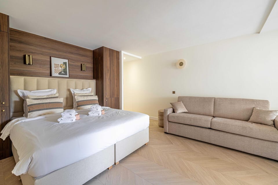 Apartment | Iron/ironing board, bed sheets
