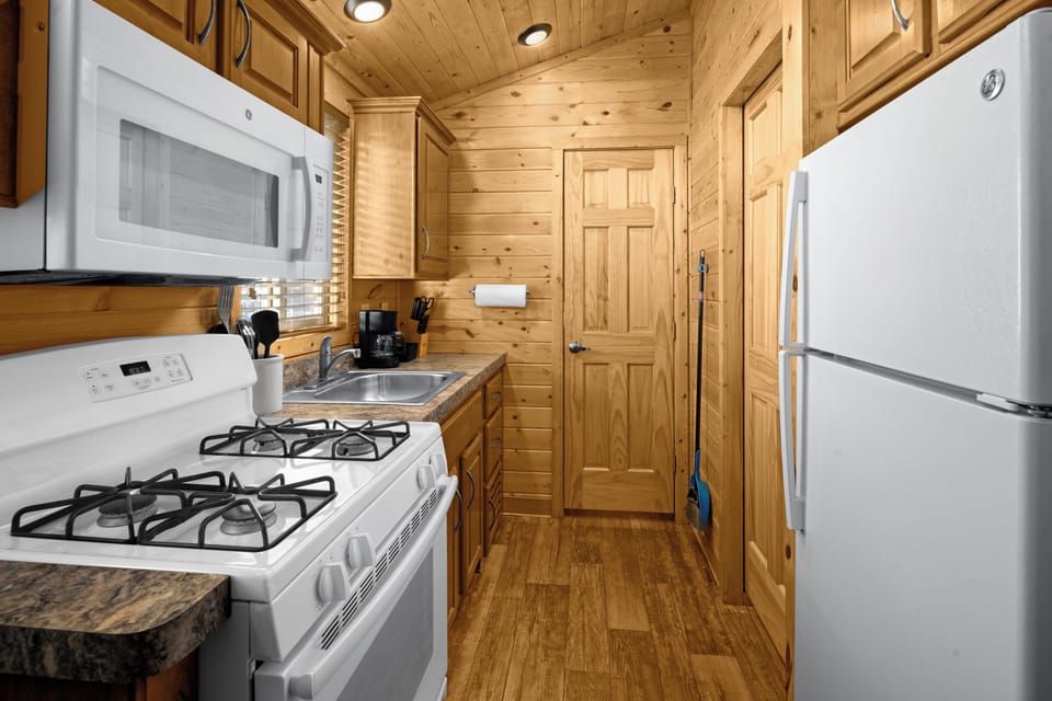 Double or Twin Room, Multiple Beds | Private kitchen
