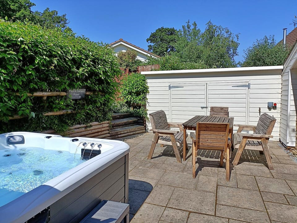 Cottage | Garden