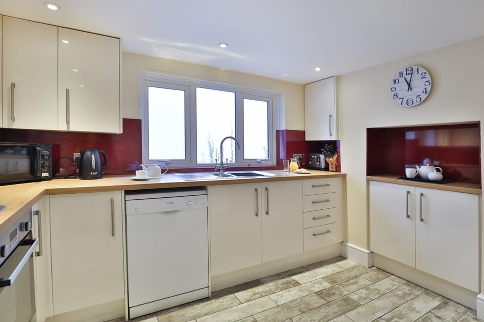 House | Private kitchen | Cookware/dishes/utensils