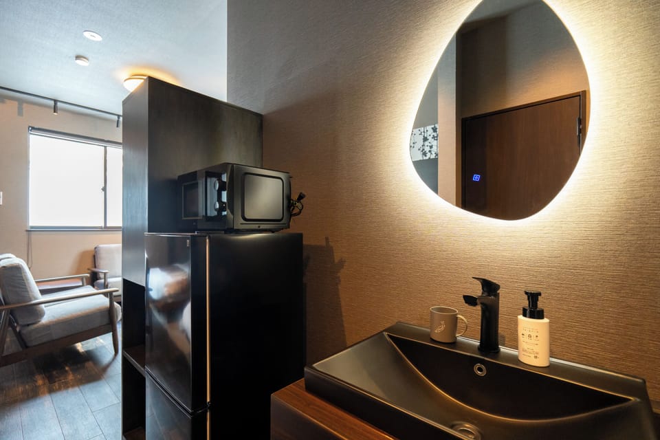 Basic Apartment | Microwave