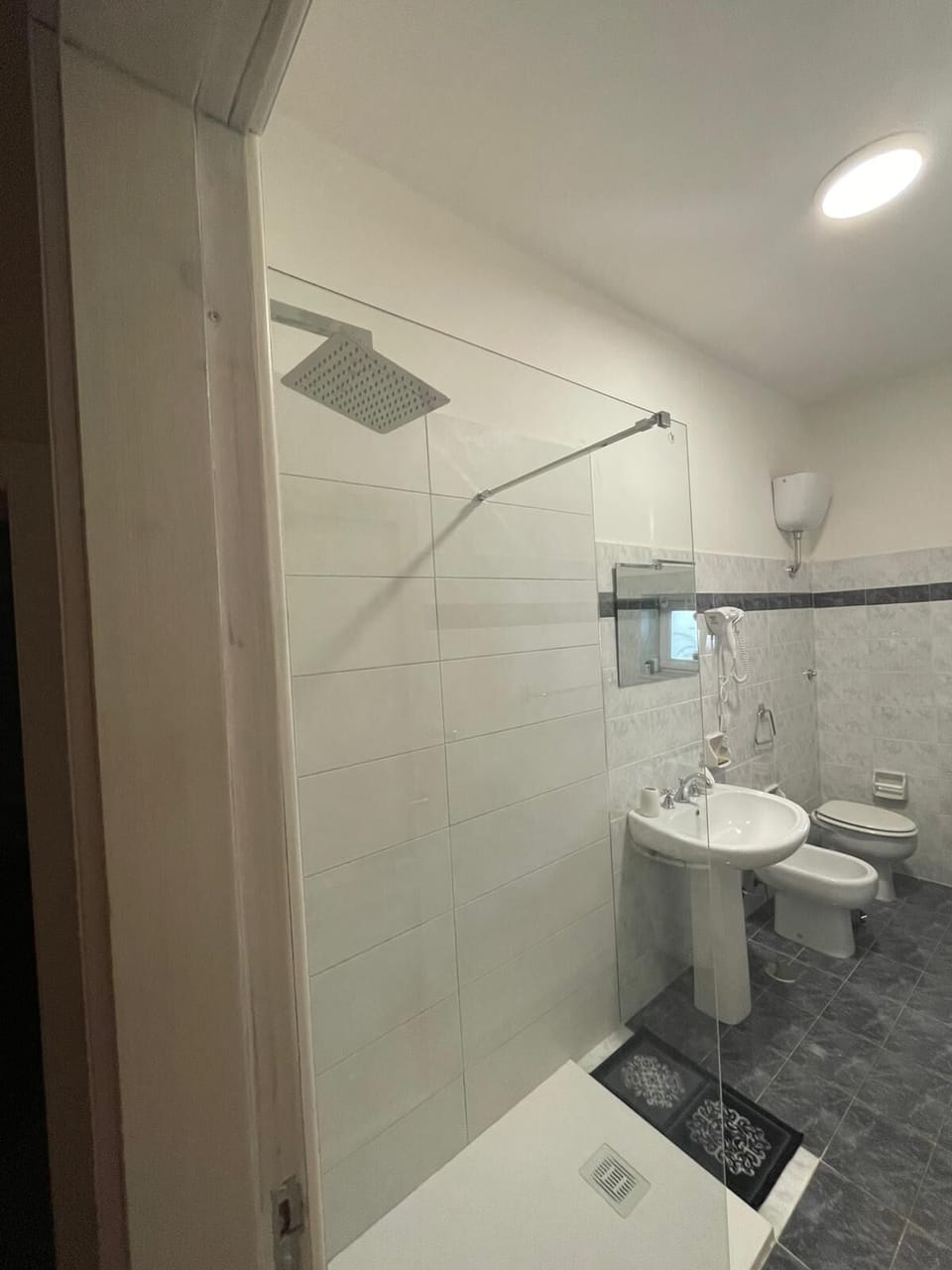 Apartment, Mountain View | Bathroom | Combined shower/tub, hair dryer, bidet, towels