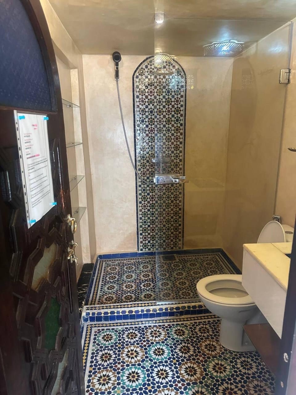 Luxury Room | Bathroom | Towels, toilet paper