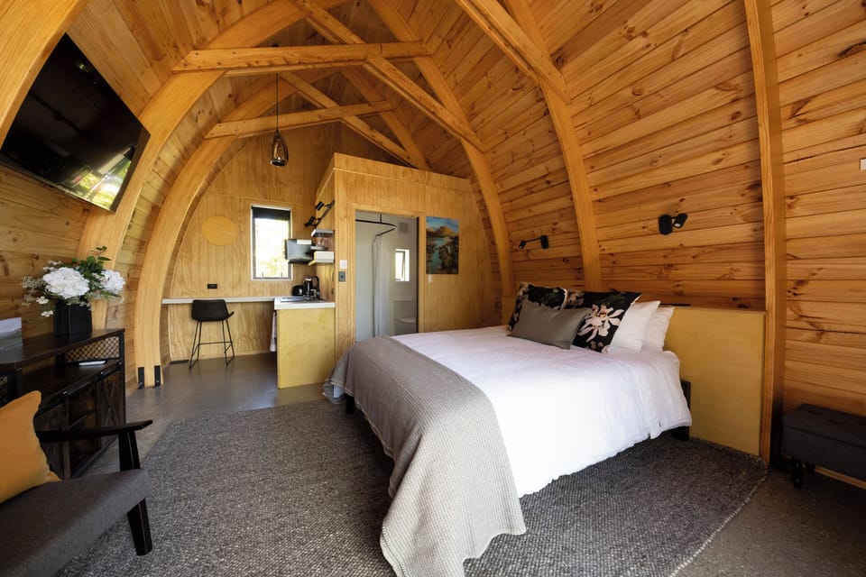 Deluxe Chalet, Garden View | Iron/ironing board, free WiFi