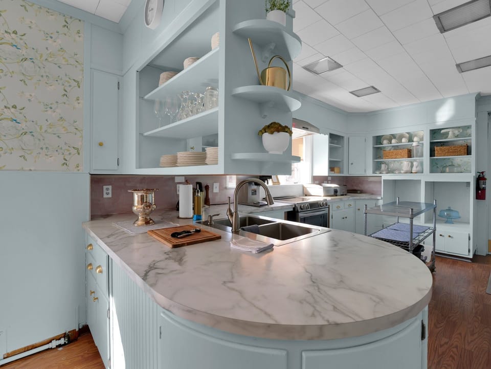 Signature Double Room, Park View | Shared kitchen | Fridge, microwave, oven, stovetop