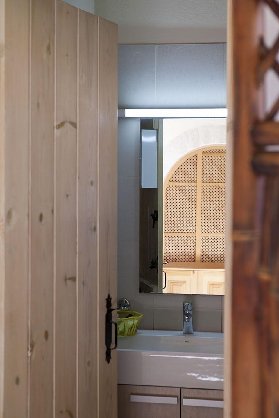Apartment, 2 Bedrooms | Bathroom sink