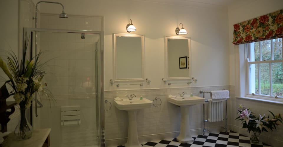 Family Suite Quad Room | Bathroom | Towels