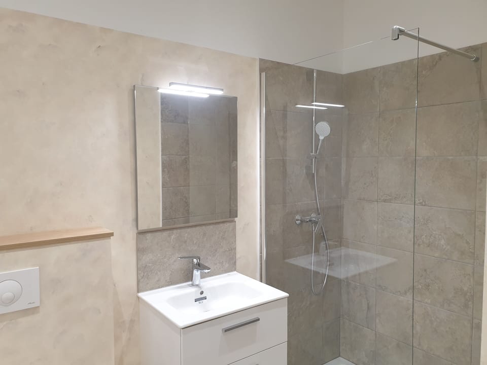 Double room, sea view, bathroom outside the room | Bathroom
