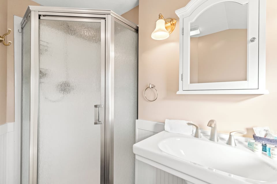 Just Beachy 2BR Dog-friendly Townhouse Near Beaches & Attractions! House in Lower Grand Lagoon