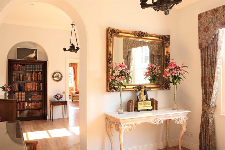 House | 11 bedrooms, iron/ironing board