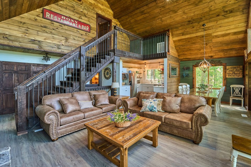 House | 5 bedrooms, desk