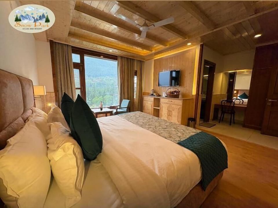 Luxury Villa, Hill View | Laptop workspace, free WiFi, bed sheets