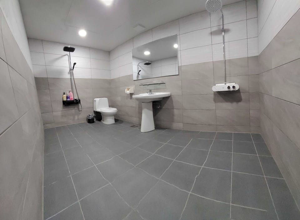 Deluxe Twin Room, City View | Soundproofing, free WiFi
