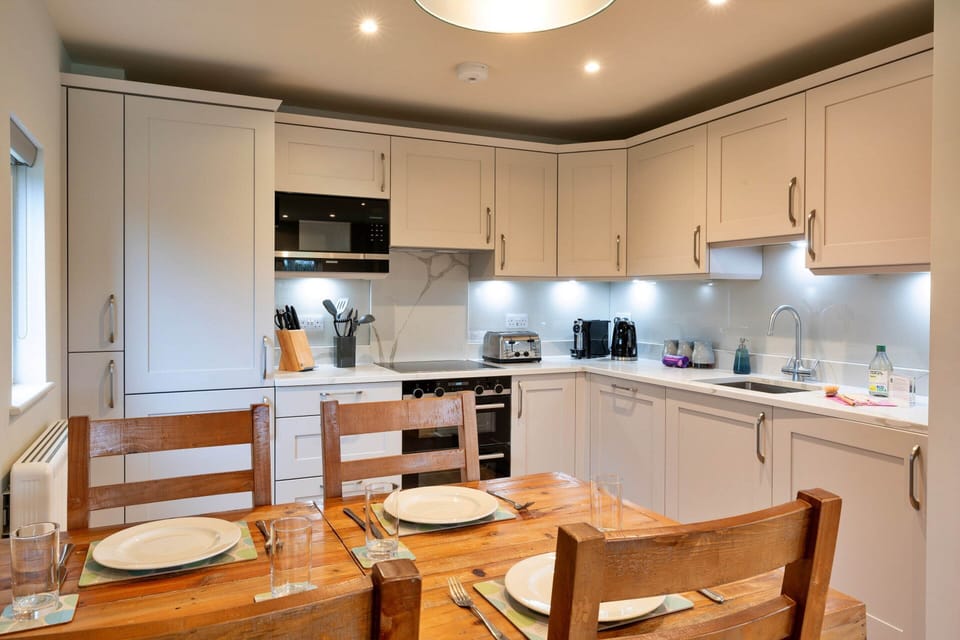 Cottage | Dining