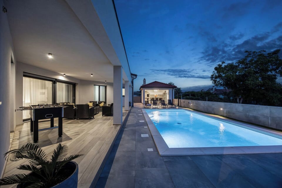 Villa | Pool | Indoor pool, outdoor pool
