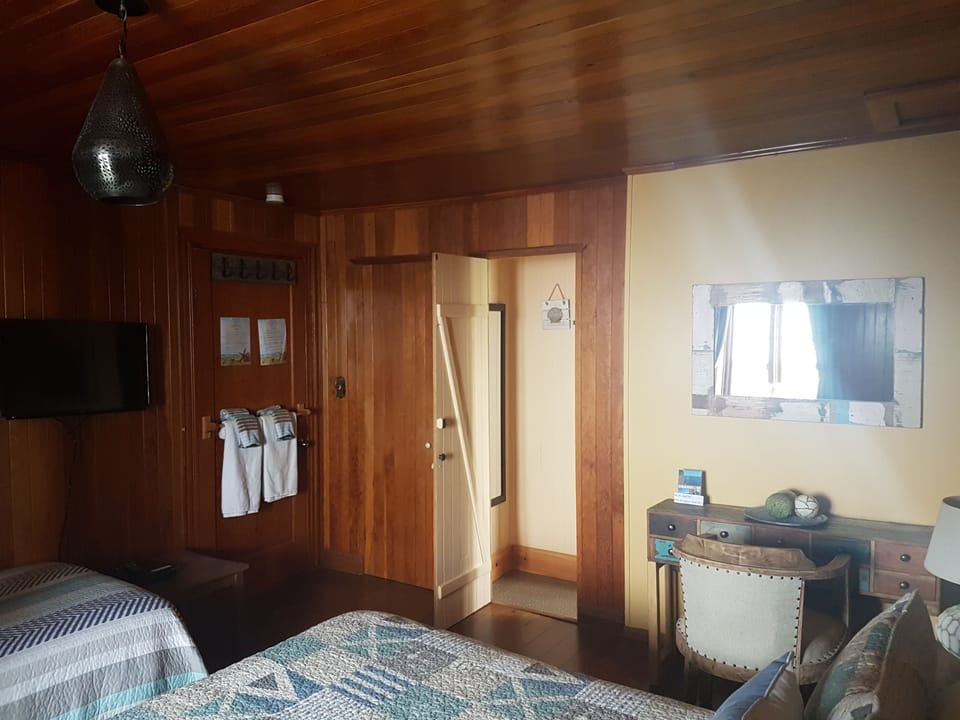 Room #5 | Free WiFi