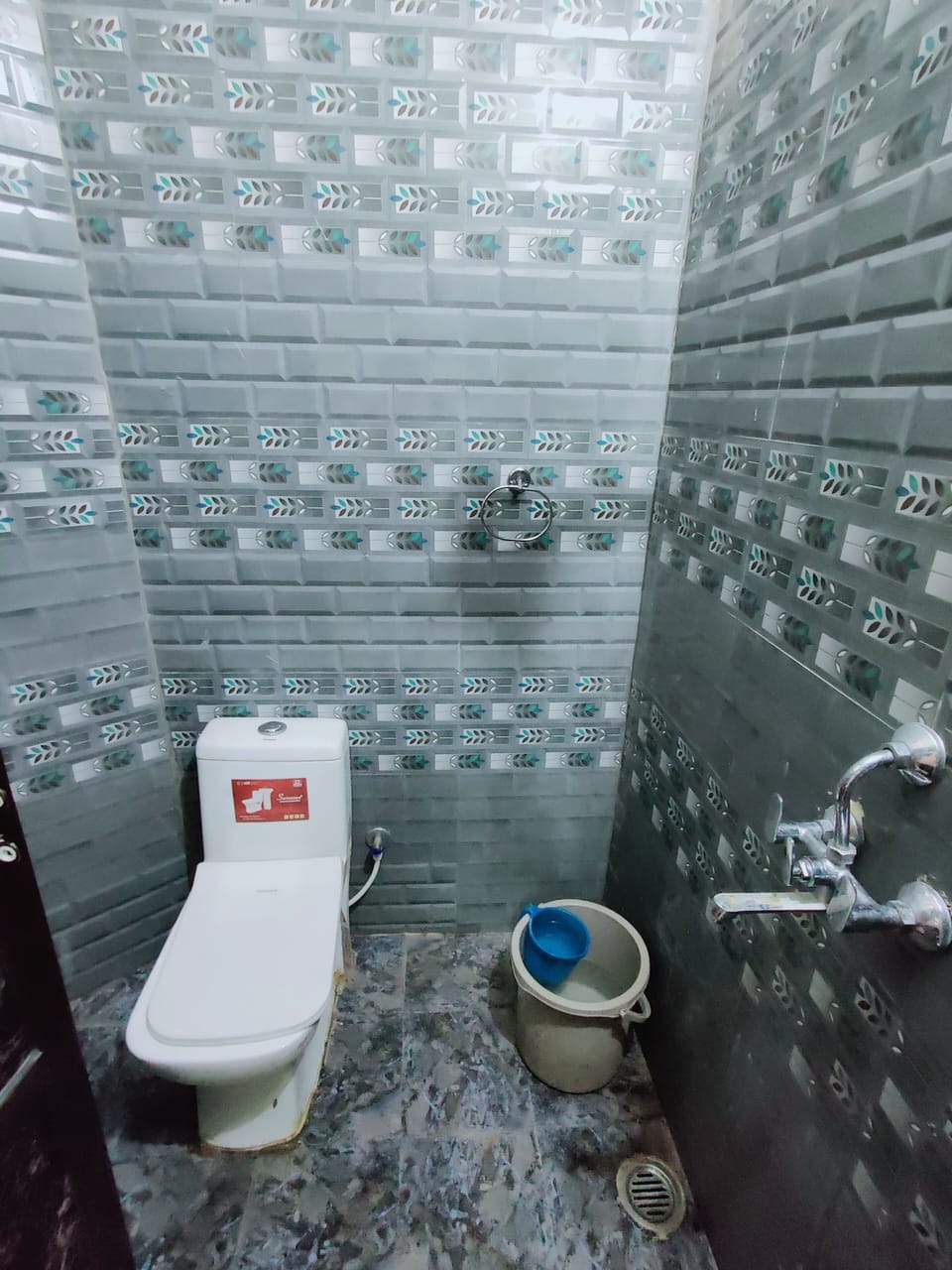 Shower, towels, soap, shampoo
