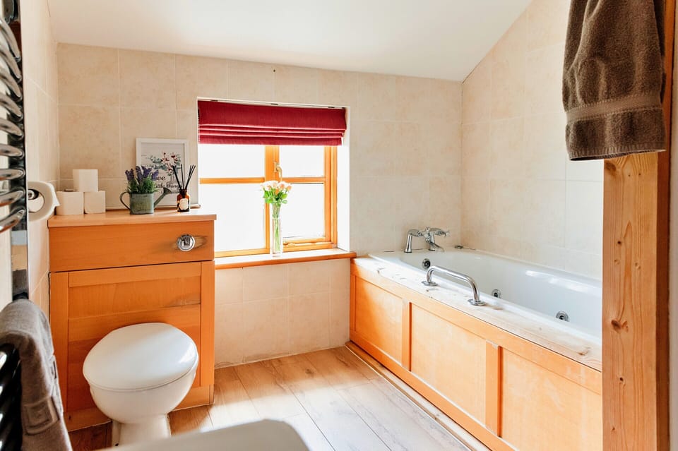 Spacious Cottage in Rhydyfelin, No Deposit Cottage in Wales