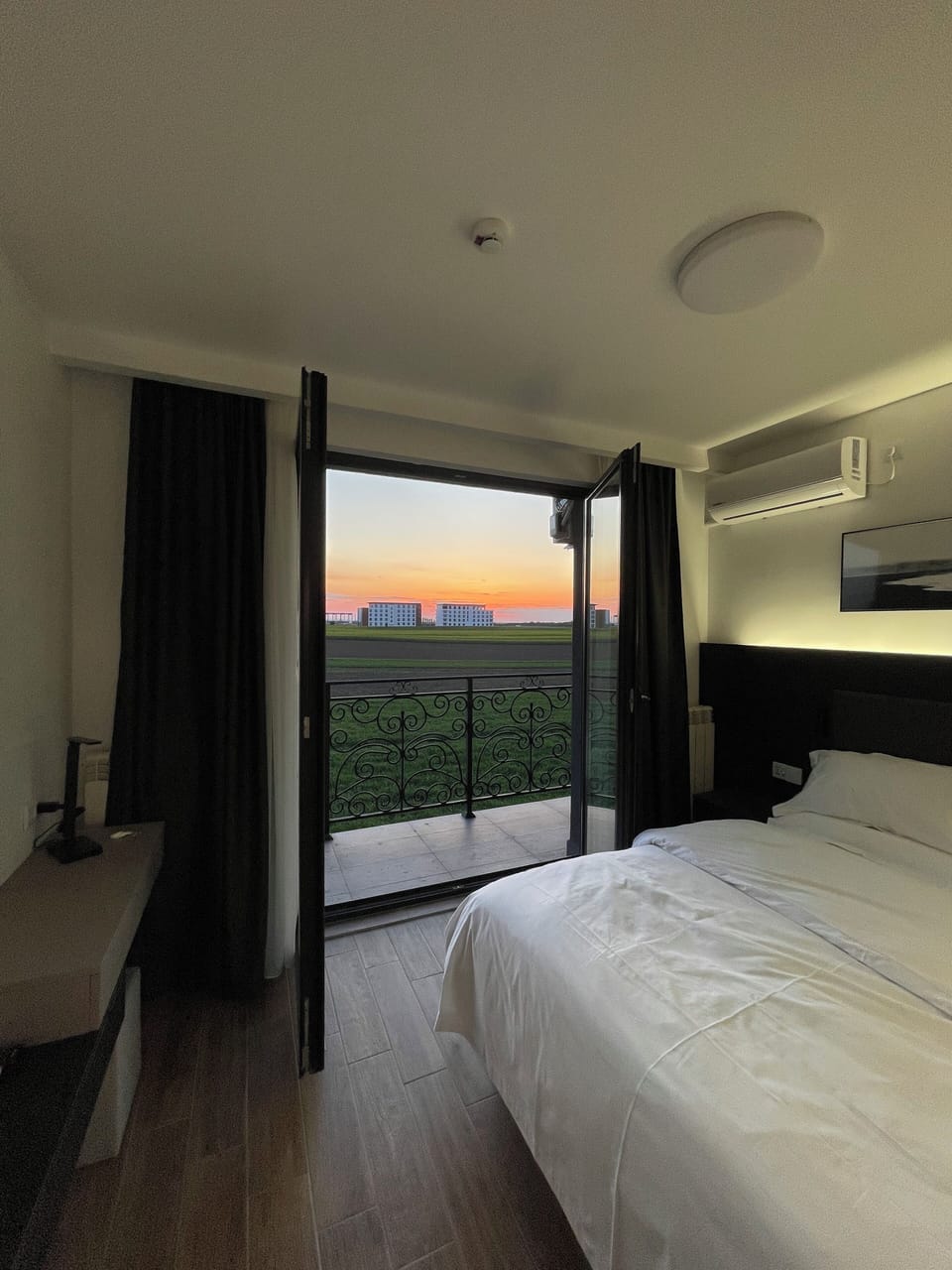 Standard Room | In-room safe, desk, laptop workspace, soundproofing